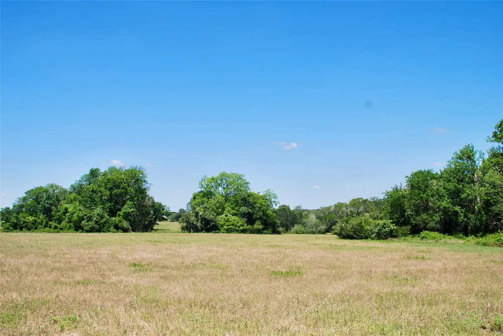 1049 Muehr Road Weimar, TX 78962