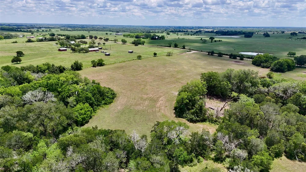 1049 Muehr Road Weimar, TX 78962
