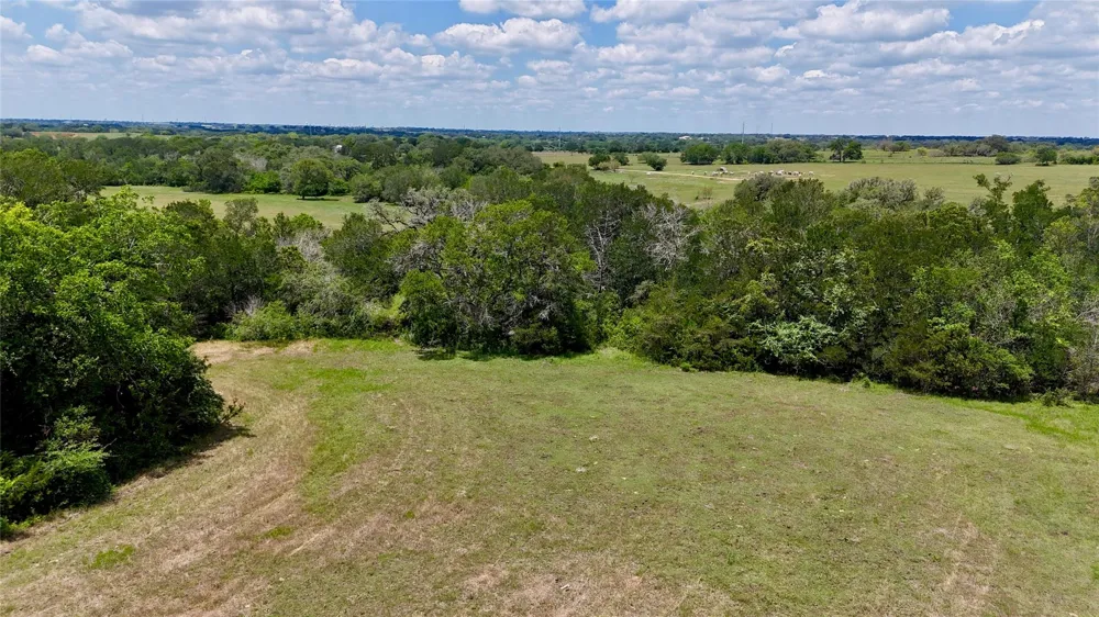 1049 Muehr Road Weimar, TX 78962