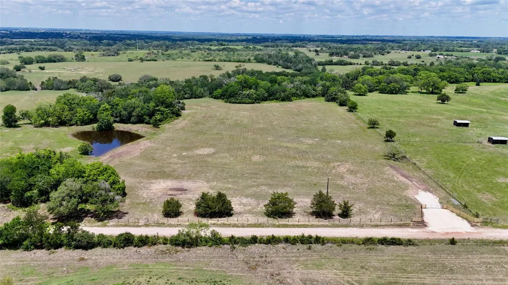 1049 Muehr Road Weimar, TX 78962