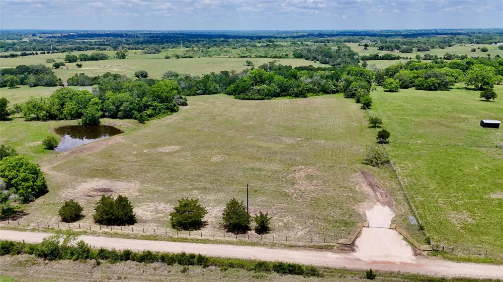 1049 Muehr Road Weimar, TX 78962
