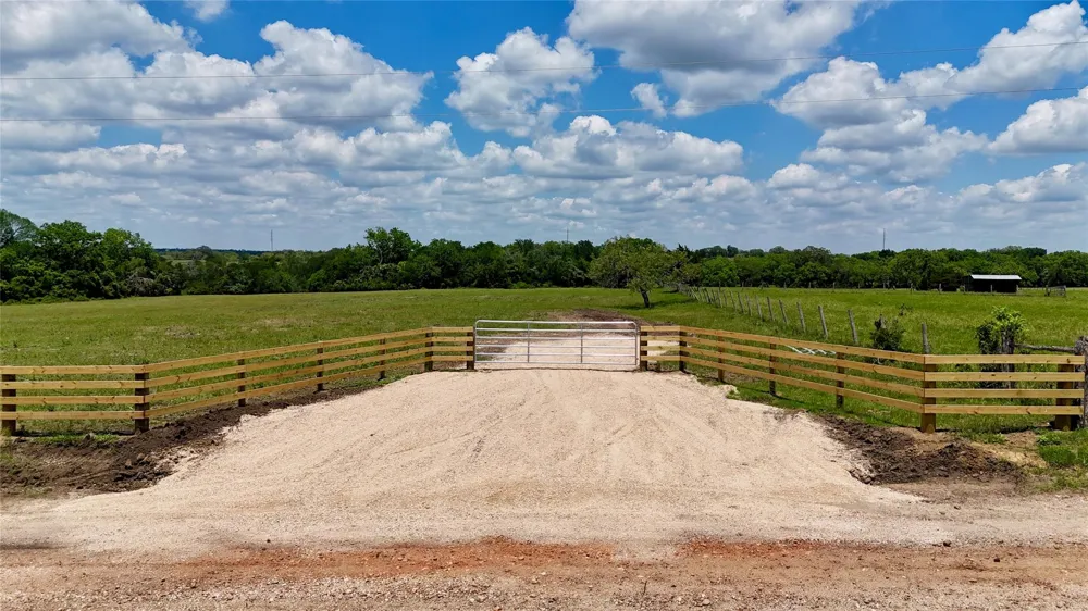 1049 Muehr Road Weimar, TX 78962