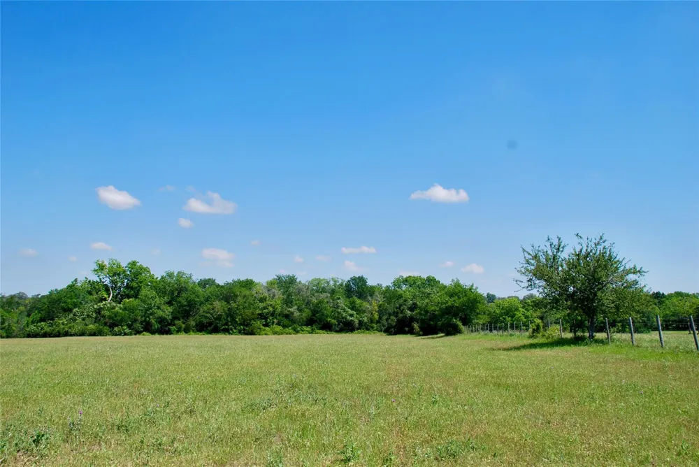 1049 Muehr Road Weimar, TX 78962