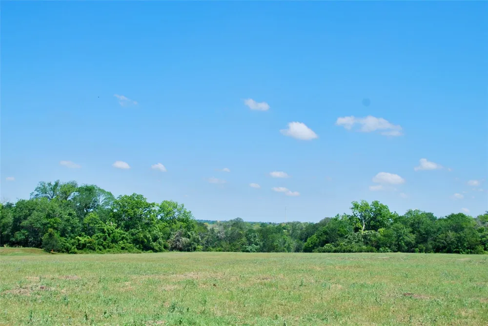 1049 Muehr Road Weimar, TX 78962
