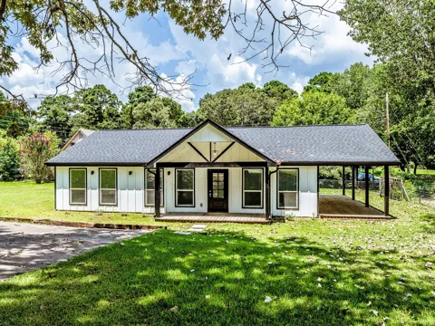 161 Lakeway Circle