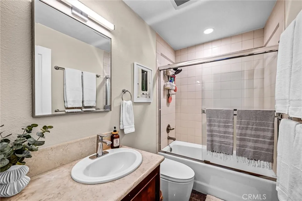 8640 Via Mallorca #B La Jolla, CA 92037