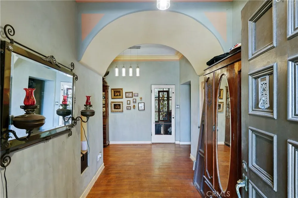 819 S Curson Avenue Los Angeles, CA 90036