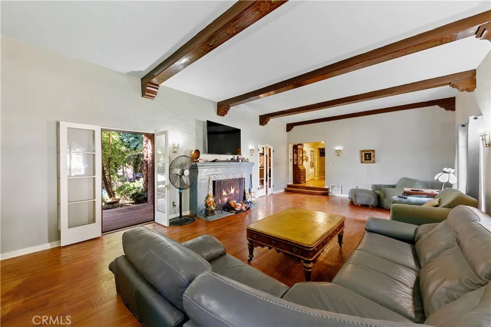 819 S Curson Avenue Los Angeles, CA 90036