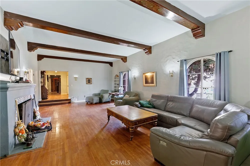 819 S Curson Avenue Los Angeles, CA 90036