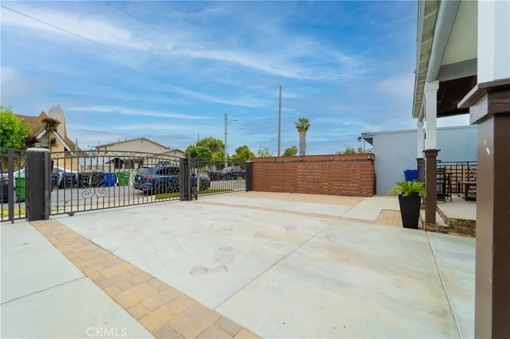 411 E 115th Los Angeles, CA 90061