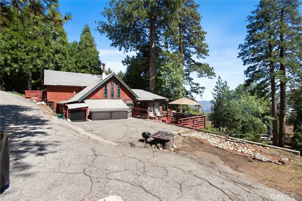 15 Ponderosa Pike Running Springs, CA 92382