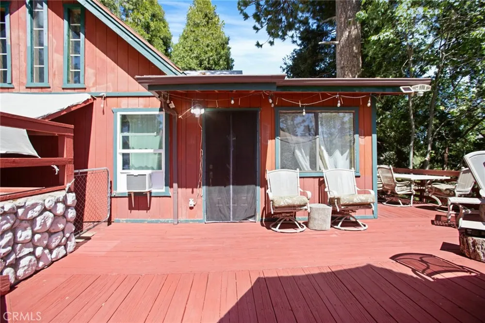 15 Ponderosa Pike Running Springs, CA 92382