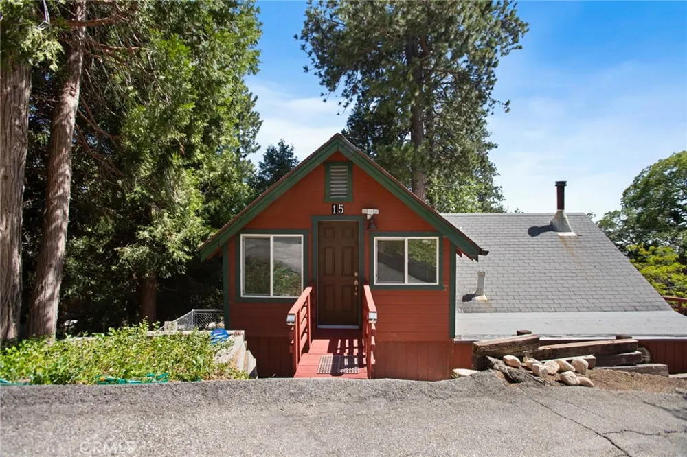 15 Ponderosa Pike Running Springs, CA 92382