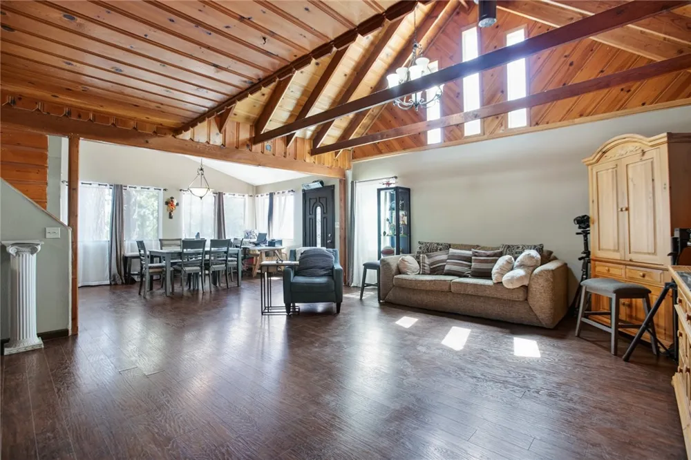 15 Ponderosa Pike Running Springs, CA 92382