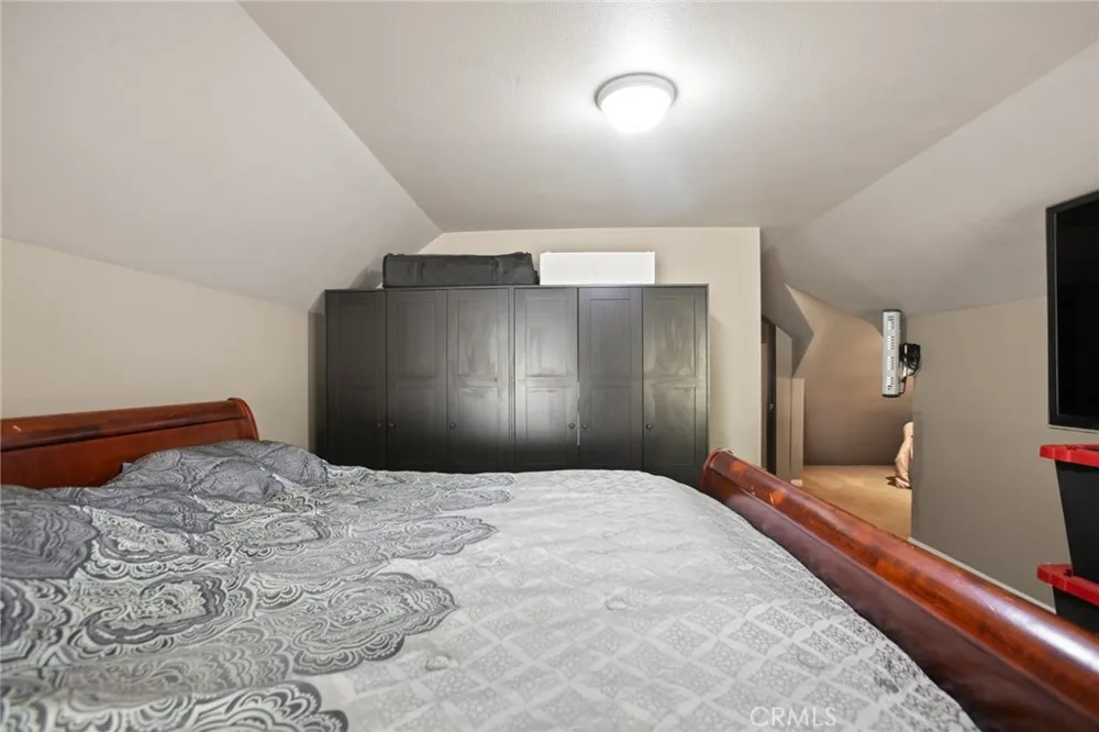 15 Ponderosa Pike Running Springs, CA 92382