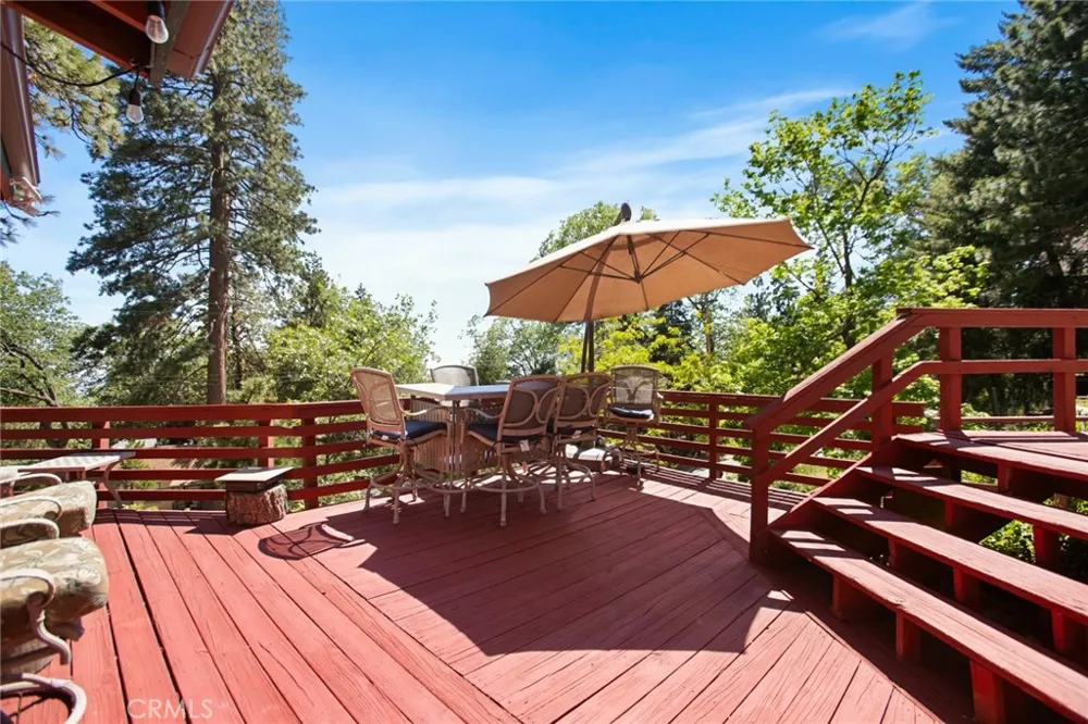 15 Ponderosa Pike Running Springs, CA 92382