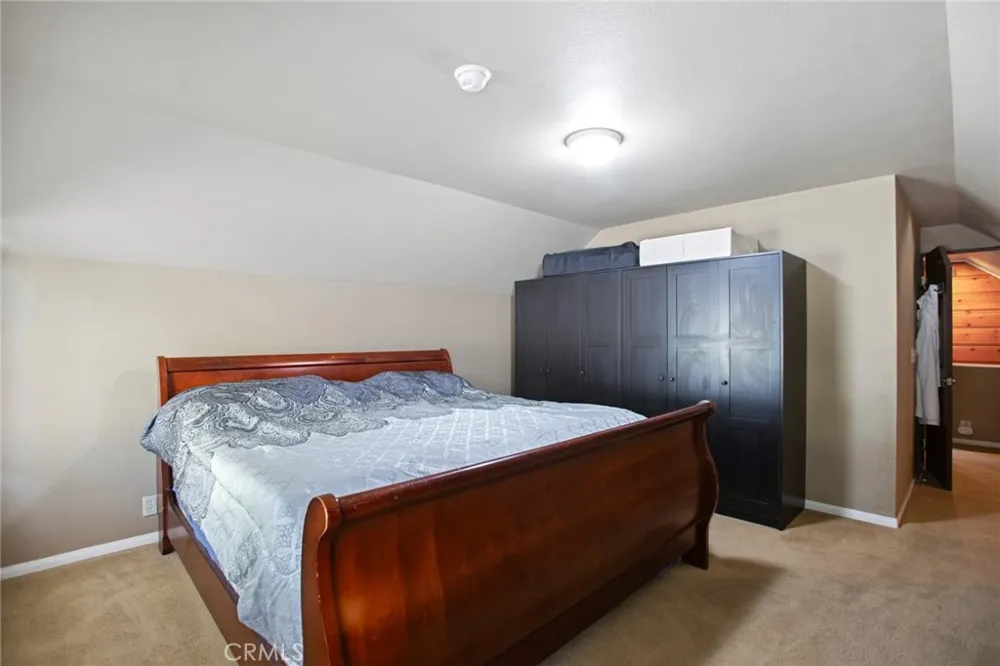 15 Ponderosa Pike Running Springs, CA 92382
