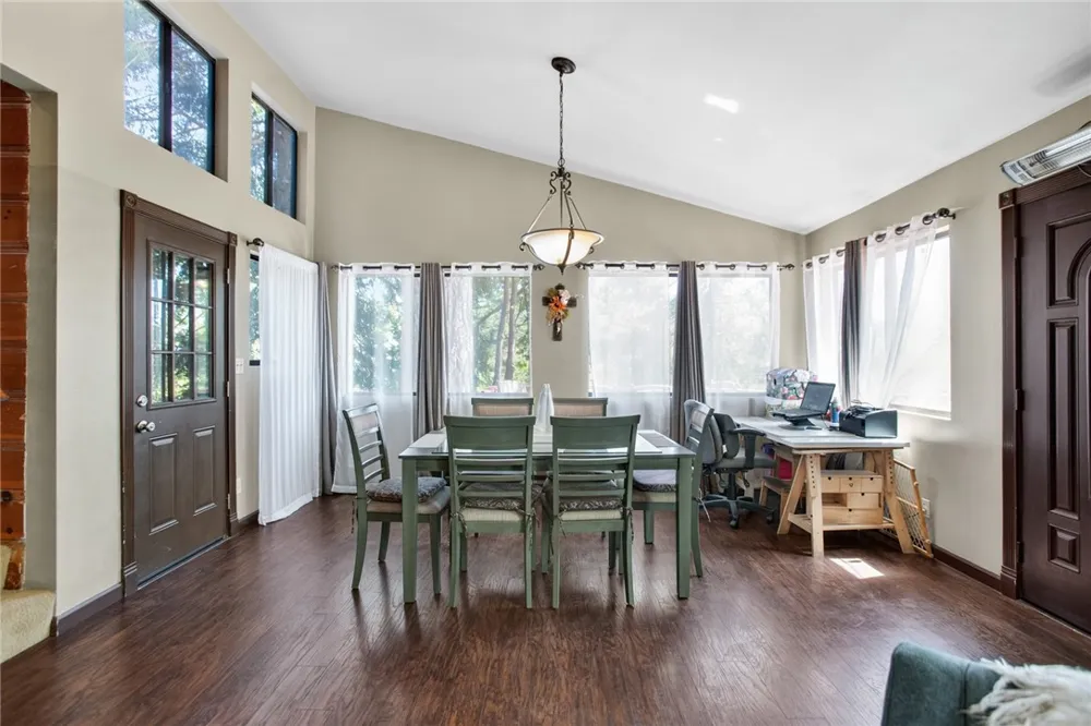 15 Ponderosa Pike Running Springs, CA 92382