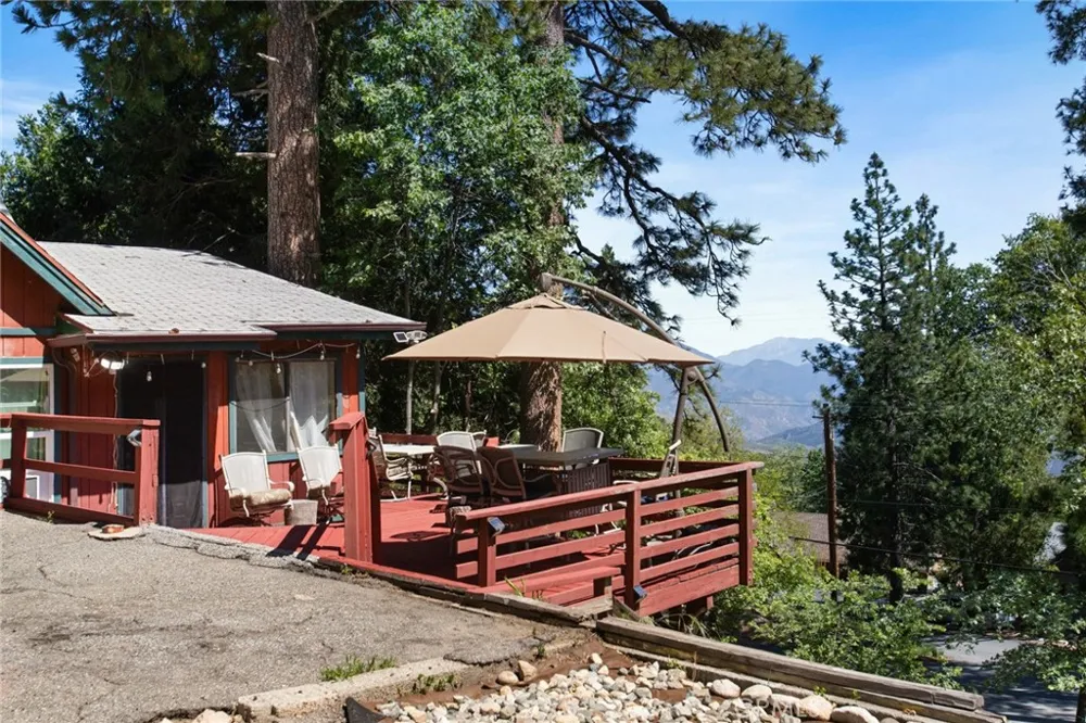 15 Ponderosa Pike Running Springs, CA 92382