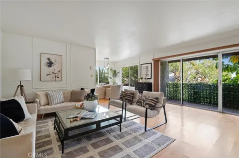 372 Carroll E #201