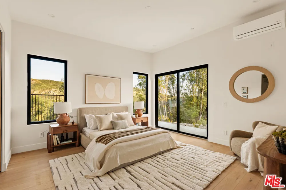 38 Dapplegray Road Bell Canyon, CA 91307