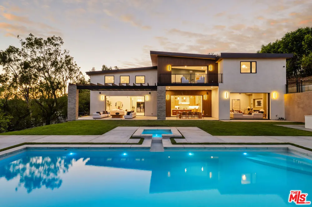 38 Dapplegray Road Bell Canyon, CA 91307
