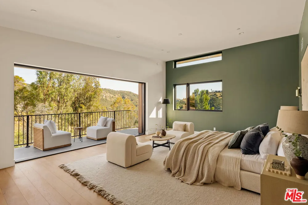 38 Dapplegray Road Bell Canyon, CA 91307