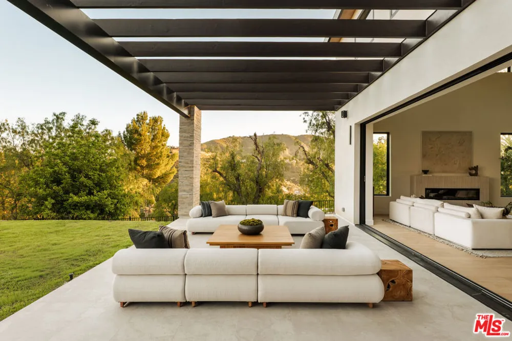 38 Dapplegray Road Bell Canyon, CA 91307