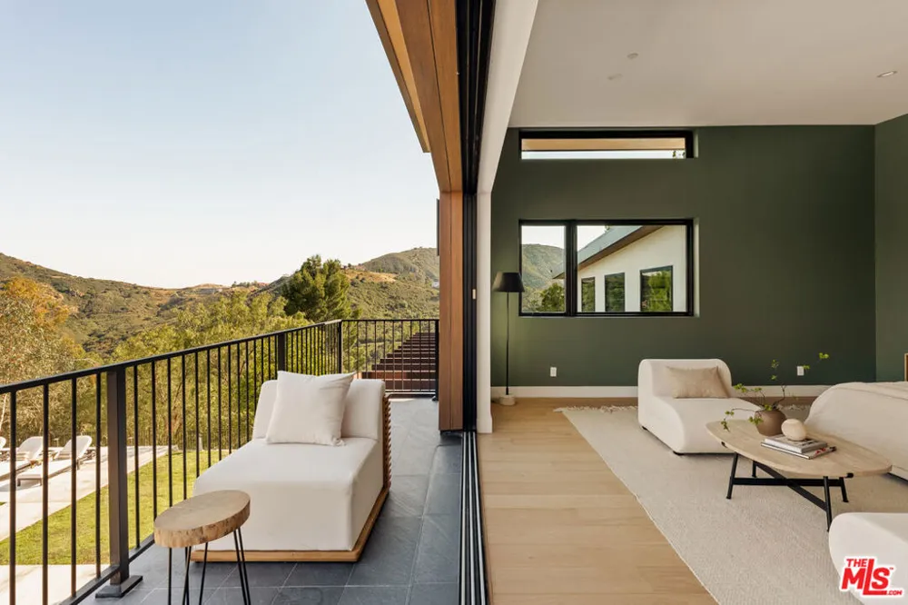 38 Dapplegray Road Bell Canyon, CA 91307