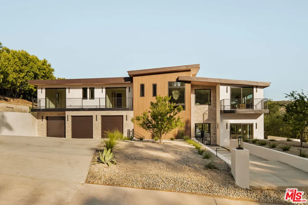 38 Dapplegray Road Bell Canyon, CA 91307