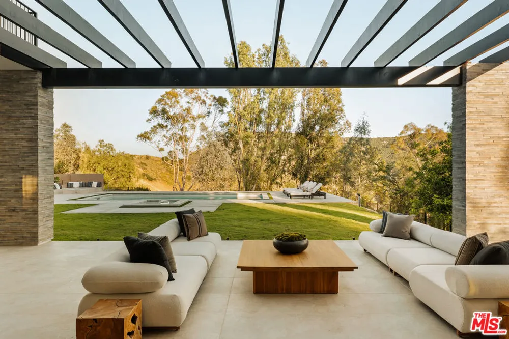 38 Dapplegray Road Bell Canyon, CA 91307