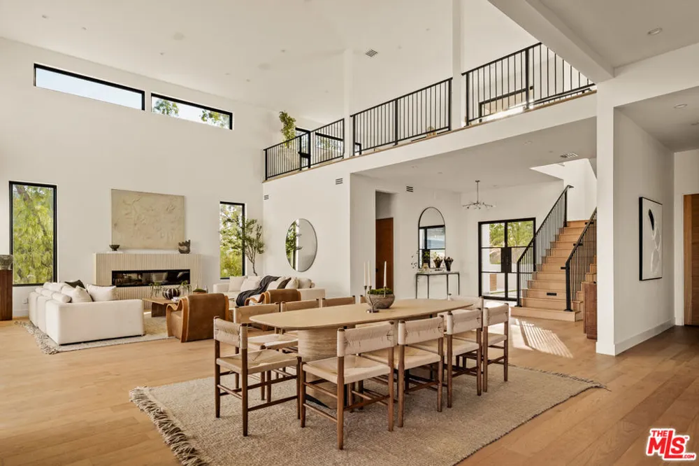 38 Dapplegray Road Bell Canyon, CA 91307