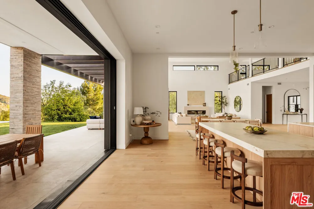38 Dapplegray Road Bell Canyon, CA 91307