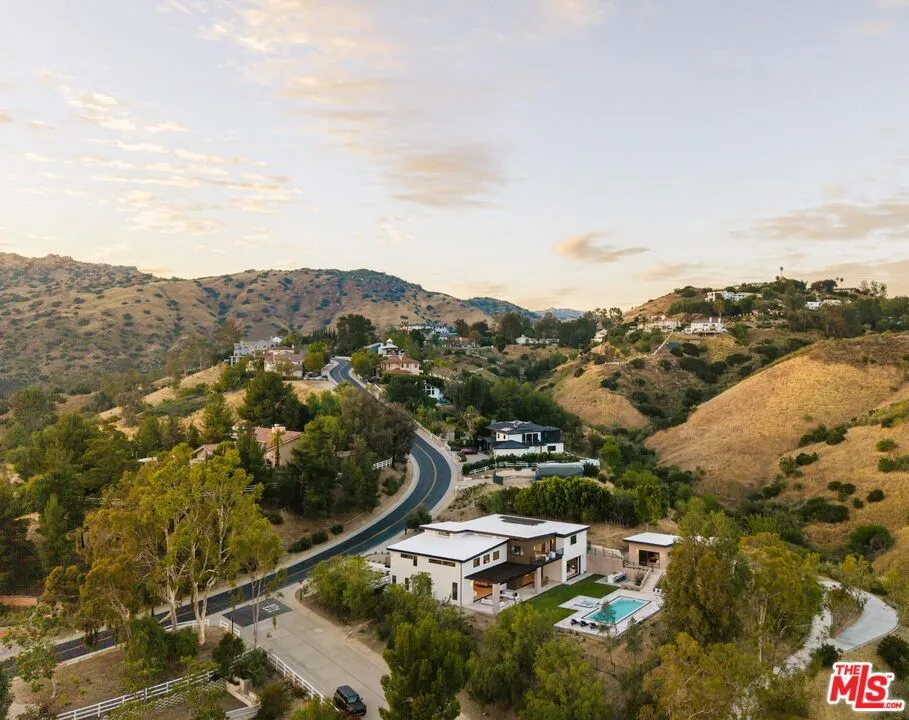 38 Dapplegray Road Bell Canyon, CA 91307