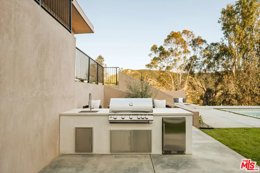 38 Dapplegray Road Bell Canyon, CA 91307
