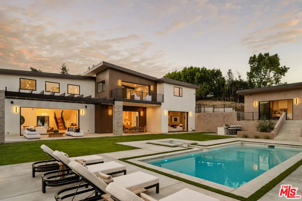 38 Dapplegray Road Bell Canyon, CA 91307