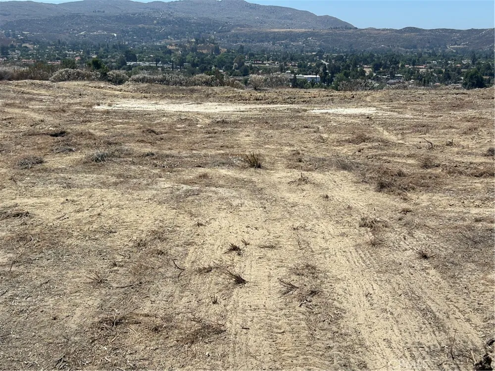 4020 Charlton Avenue Hemet, CA 92544