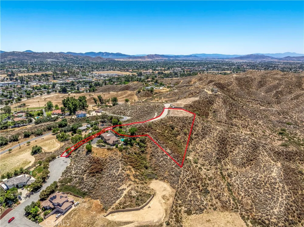 4020 Charlton Avenue Hemet, CA 92544