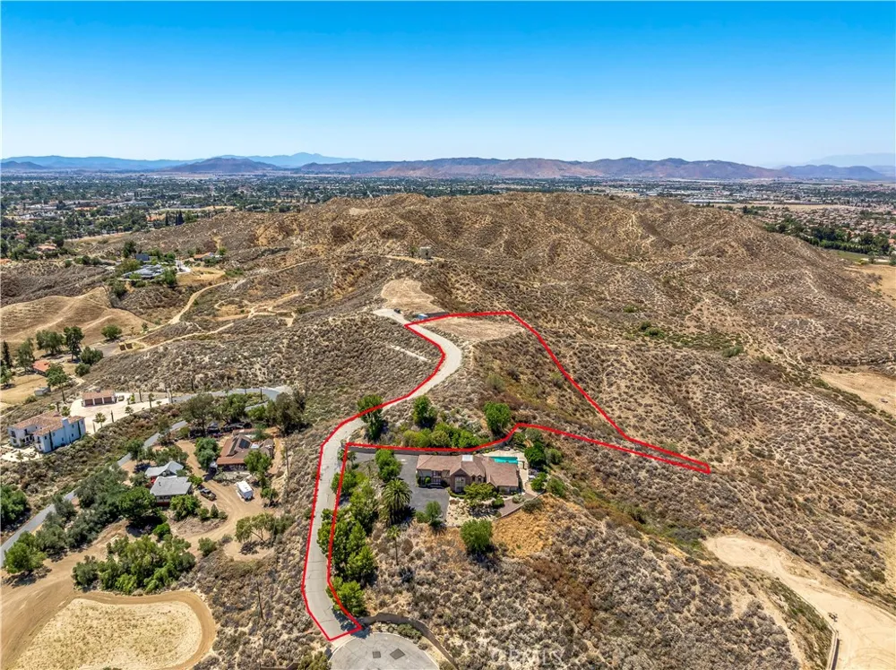 4020 Charlton Avenue Hemet, CA 92544