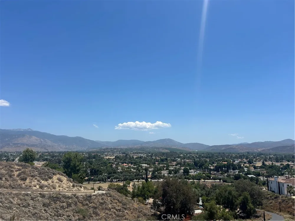 4020 Charlton Avenue Hemet, CA 92544