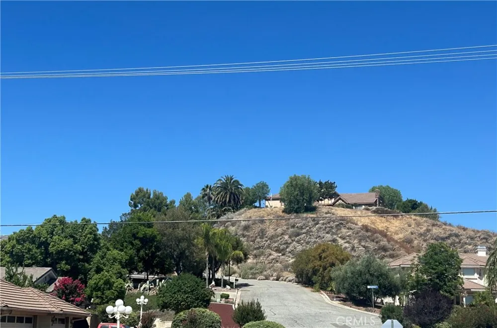 4020 Charlton Avenue Hemet, CA 92544