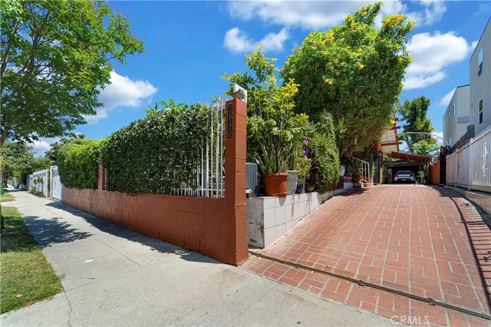 3990 La Salle Los Angeles, CA 90062