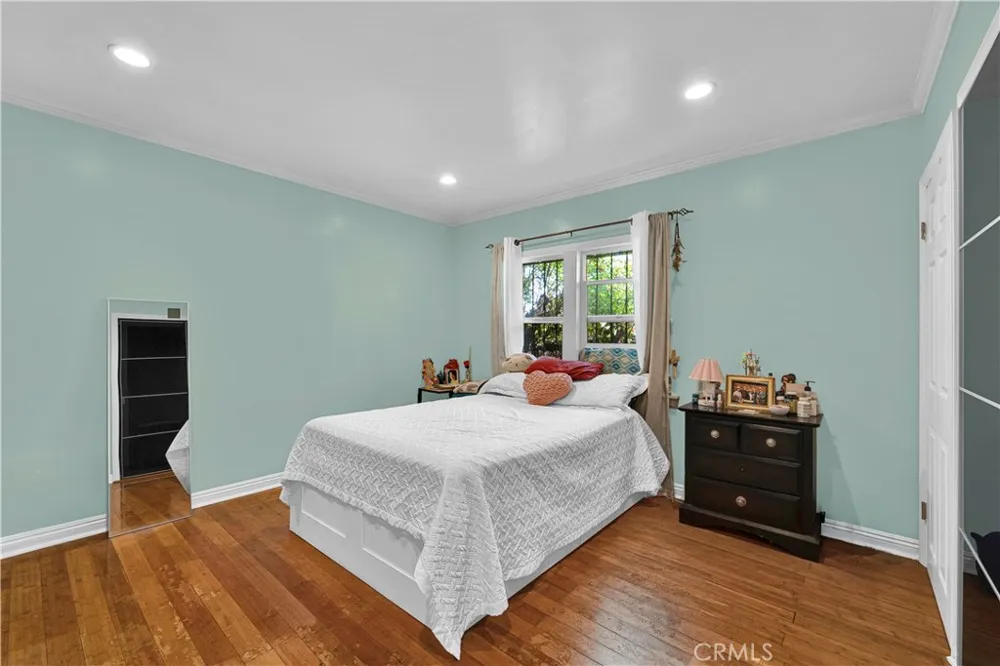 3990 La Salle Los Angeles, CA 90062