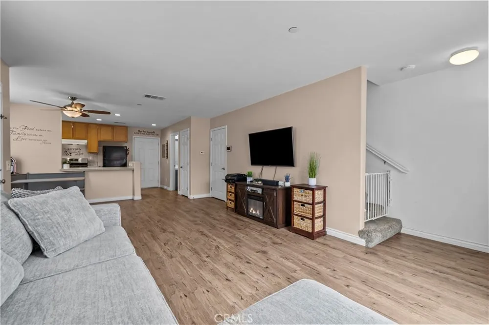 14552 Foothill Sylmar, CA 91342