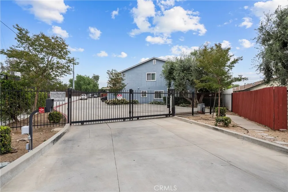 14552 Foothill Sylmar, CA 91342