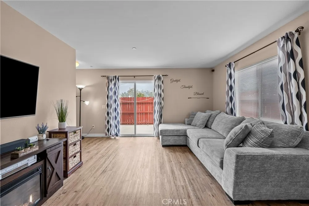 14552 Foothill Sylmar, CA 91342
