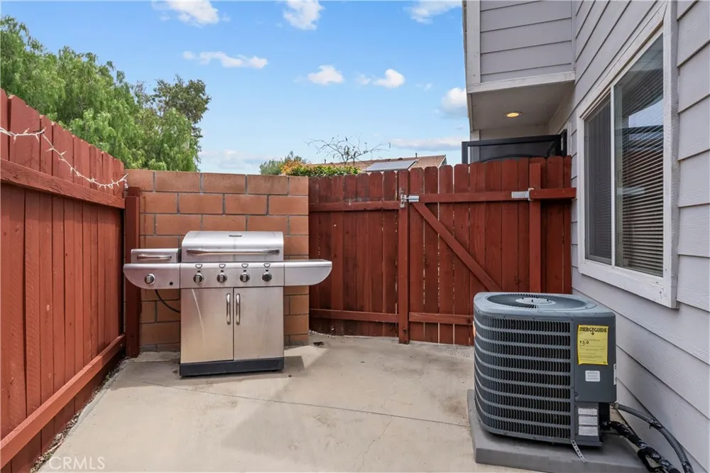 14552 Foothill Sylmar, CA 91342