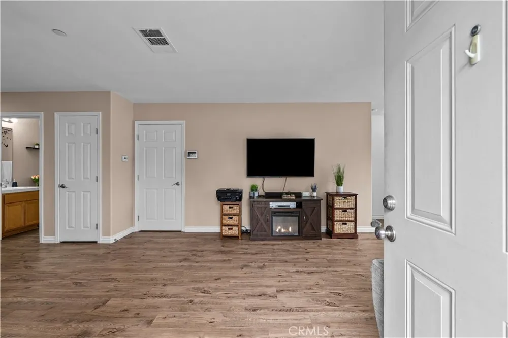 14552 Foothill Sylmar, CA 91342