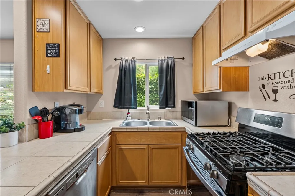 14552 Foothill Sylmar, CA 91342