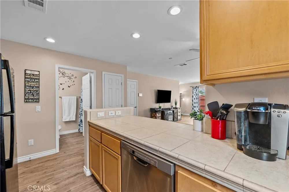 14552 Foothill Sylmar, CA 91342